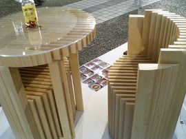 丸いテーブルセット,丸い椅子,丸い背もたれ